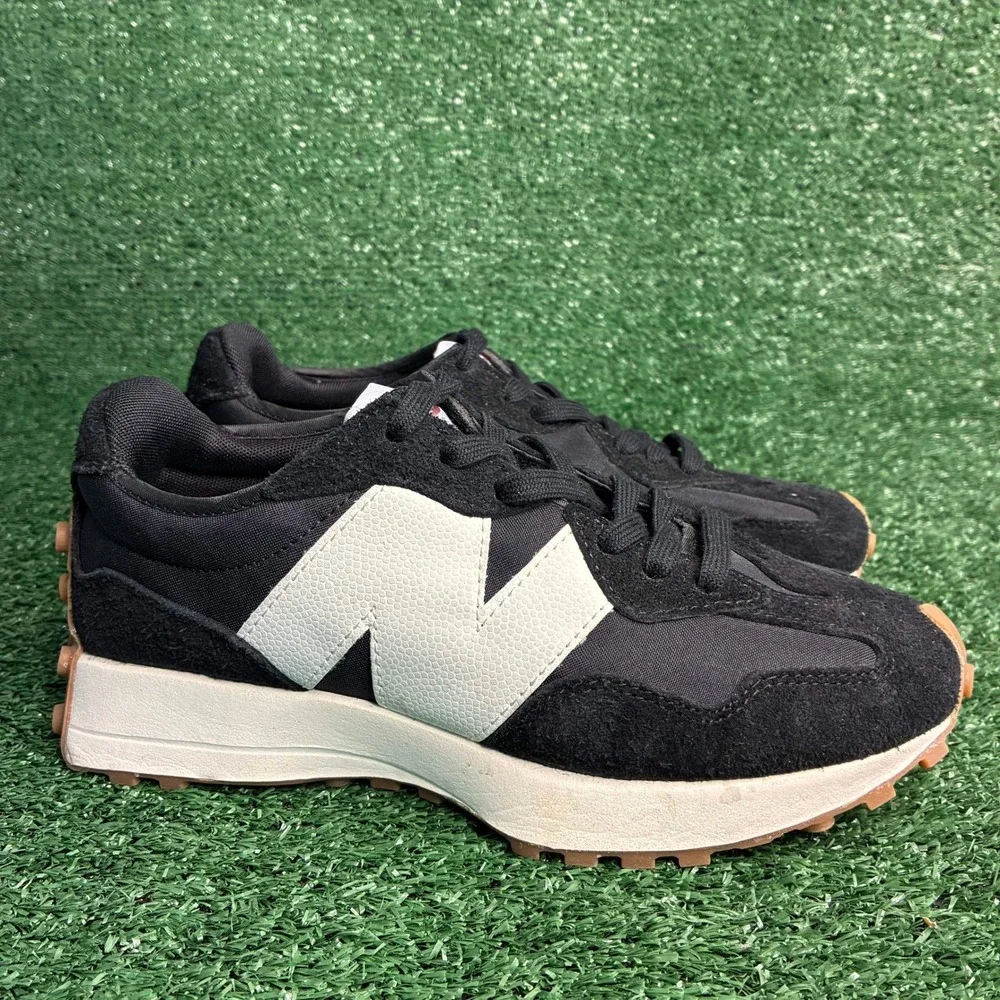 New Balance 327 Suede Nylon Athletic Sneaker Black White Womens 8.5 Wide (Men 7)